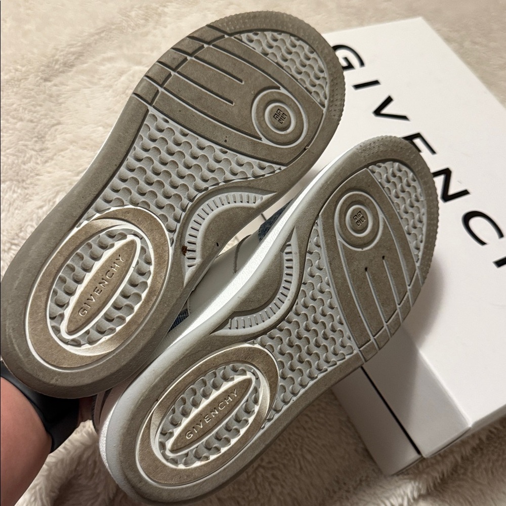 Givenchy Sneaker - Picture 10 of 11